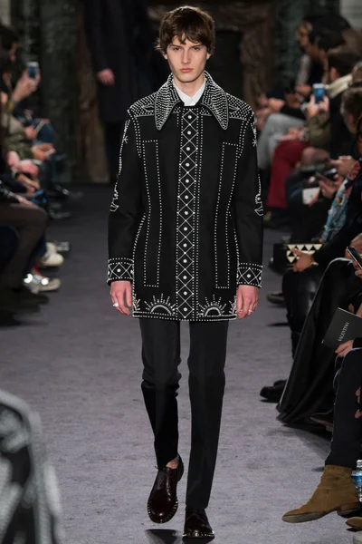 Look 19